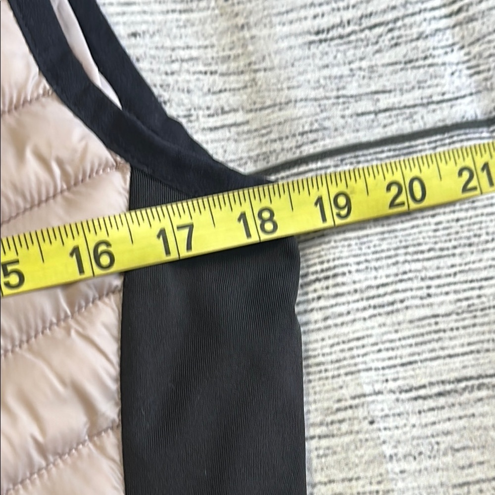 Calvin Klein Sz Medium Black and Tan Puffer Vest - Picture 9 of 11